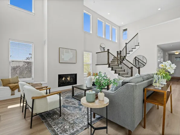 2119 Setting Sun Dr, Windsor, CO 80550