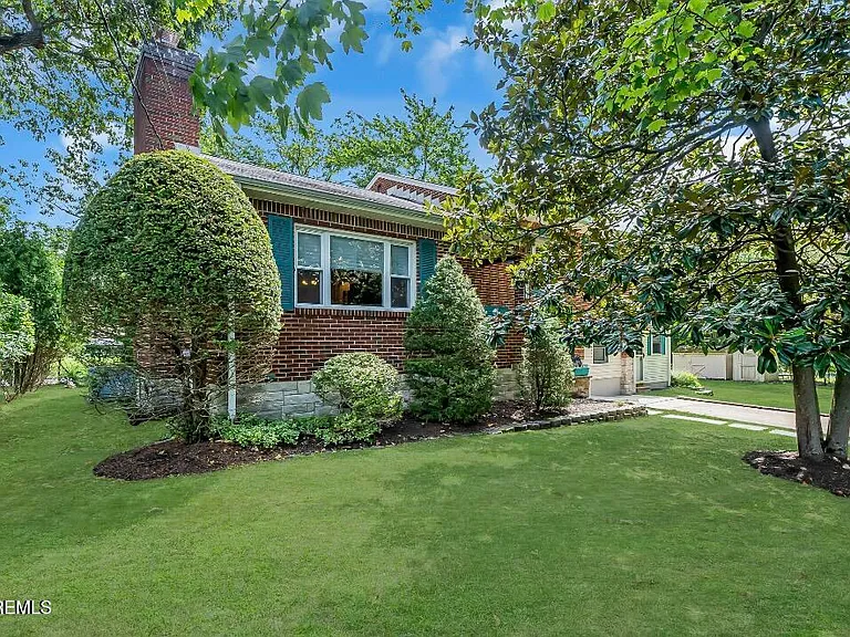221 Harrison Ave — Photo 10