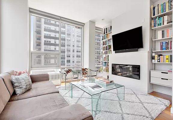 3rd image of 148 E 19th St APT 4B