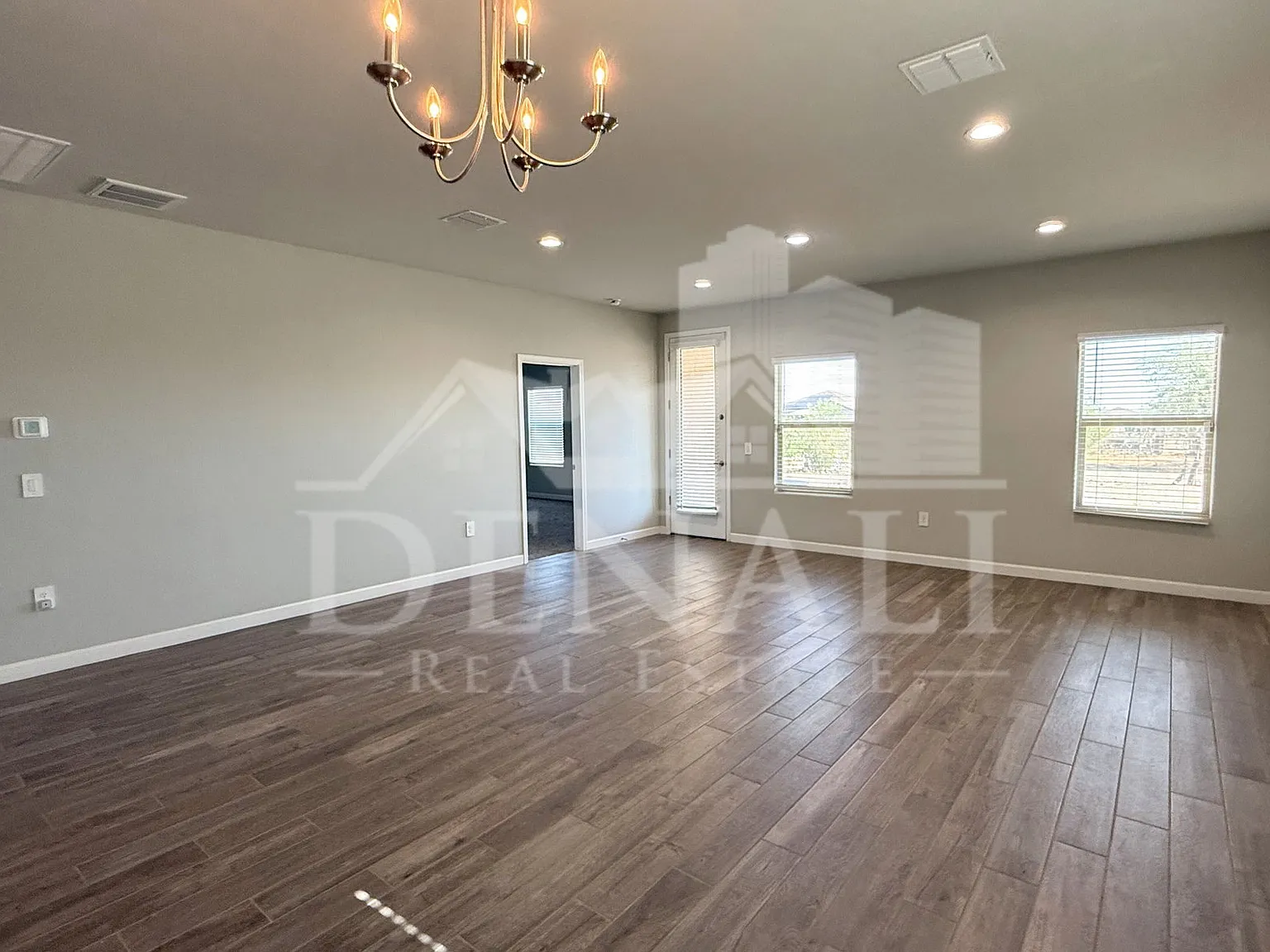 4 bed, 2.0 bath, 2051 sqft, $2,095 — Photo 4