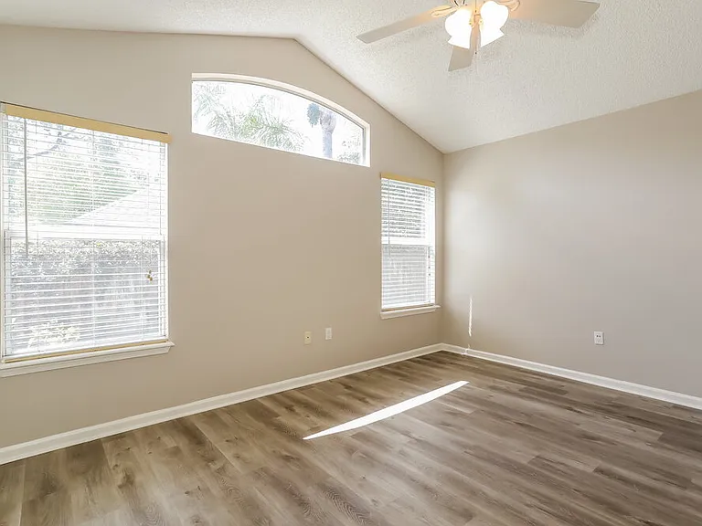 265 Maplewood Dr — Photo 11