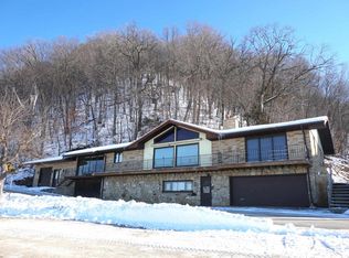 13296 Dugway Rd, Glen Haven, WI 53810