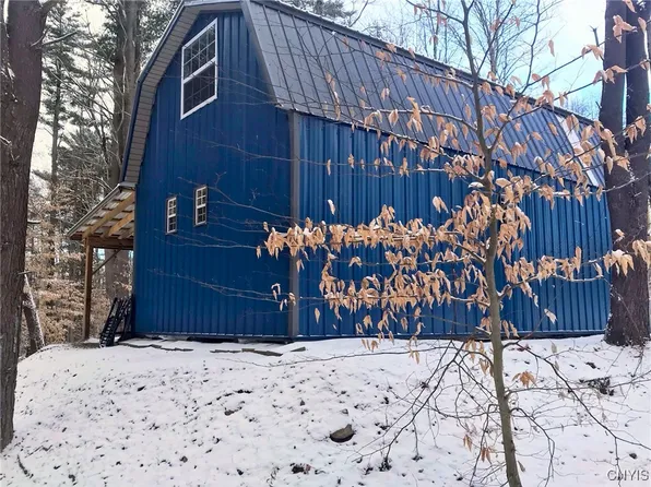 17 Dutcherville Rd, Bernhards Bay, NY 13028