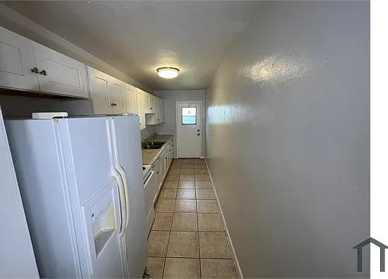 325 NW 15th St #7 — Photo 6