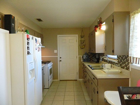 4th image of 3616 Bonham Ave