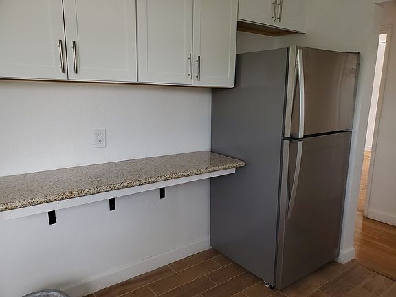 5th image of 1220 N Van Ness Ave