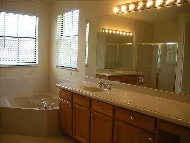 2242 SW 195th Ave — Photo 11