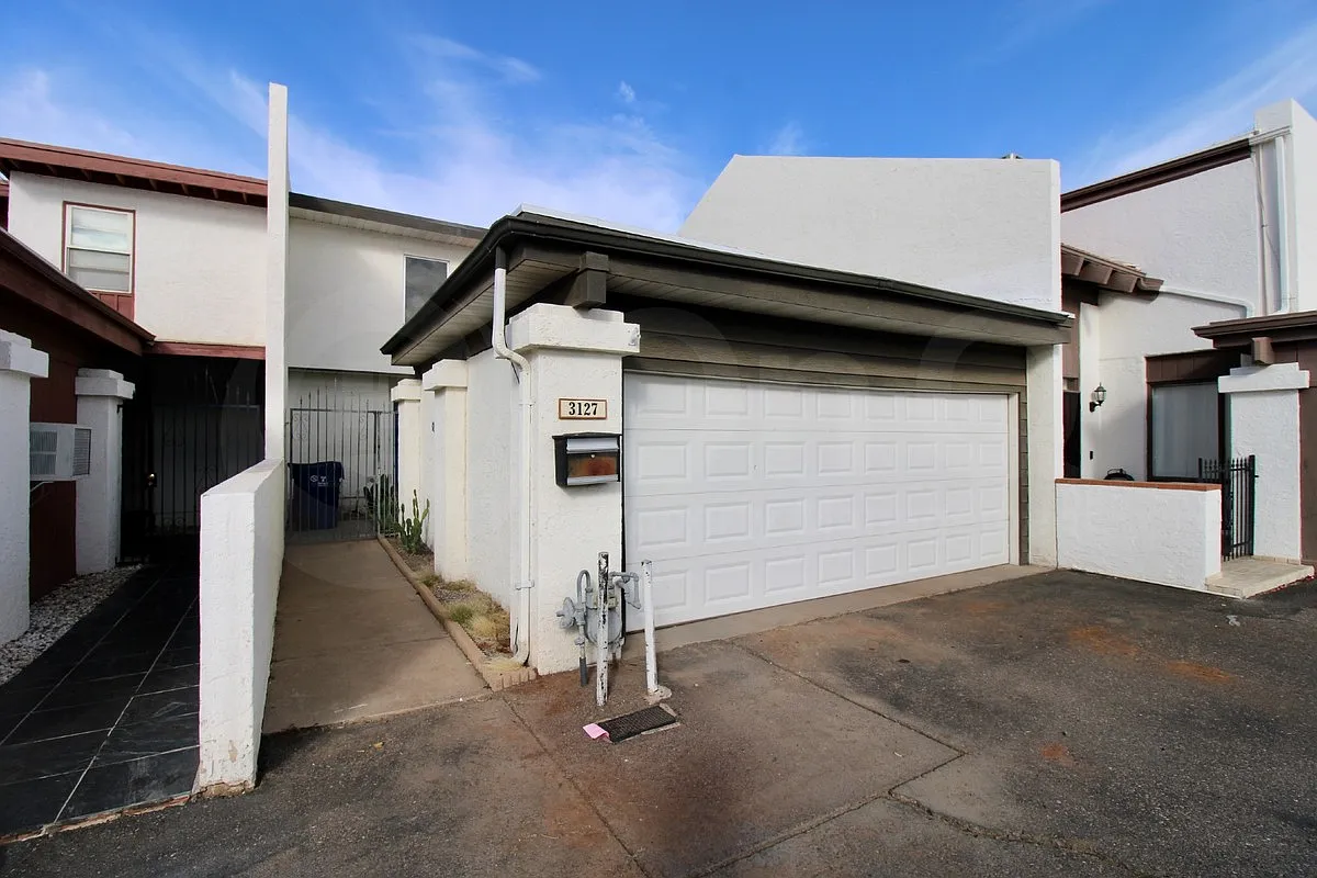 3 bed, 2.5 bath, 1707 sqft, $2,199 — Photo 1