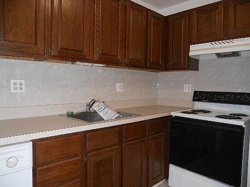 5th image of 825 N Grove Dr #216