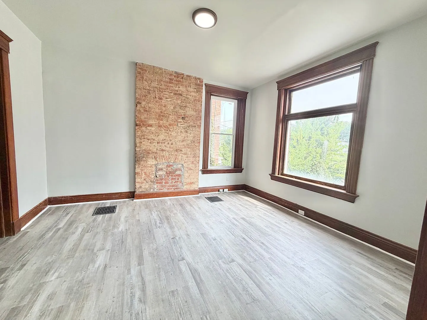 4 bed 2 bath House Fairmount! Available Now! — Photo 3