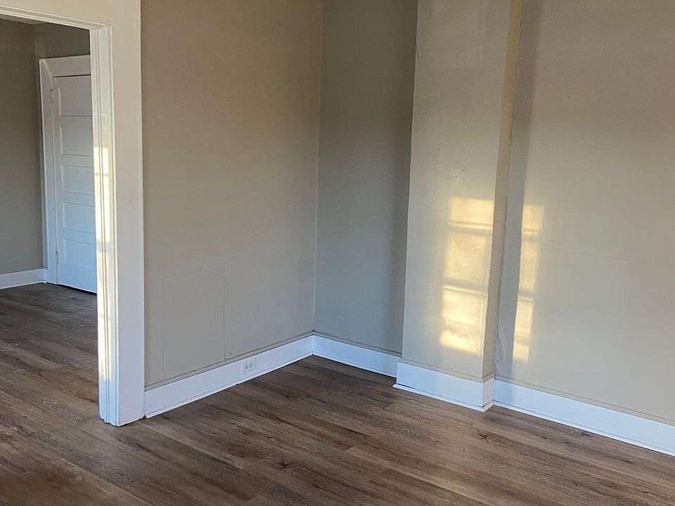 2nd image of 403 Westside Dr