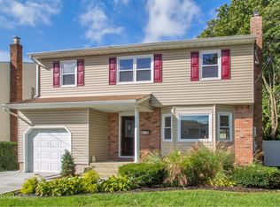 1988 Seamans Neck Rd, Seaford, NY 11783