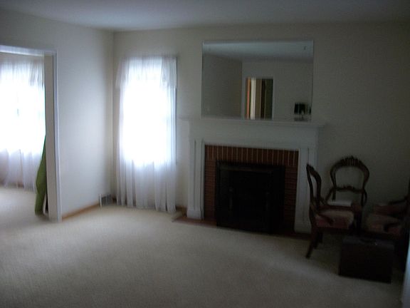 Living Room with fireplace