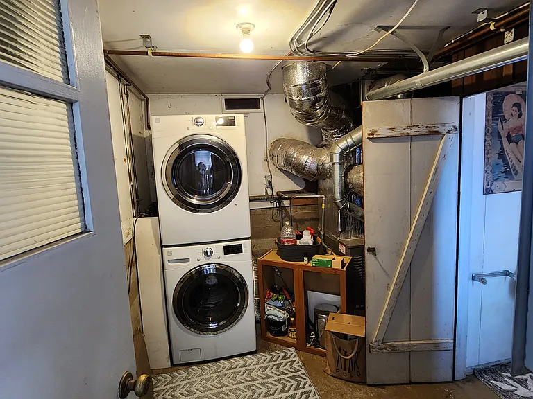 Laurel Pl — Photo 18