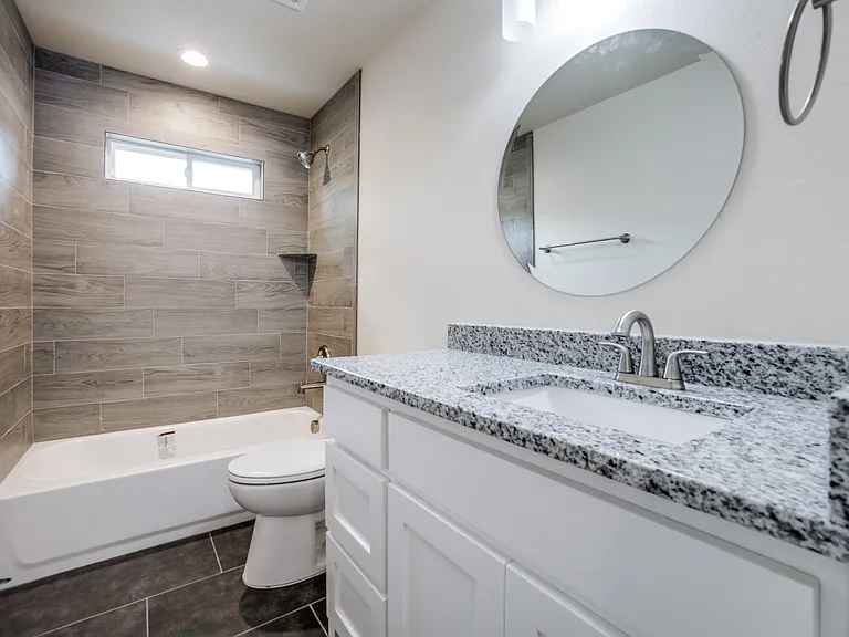 4220 Hamilton Ave — Photo 11