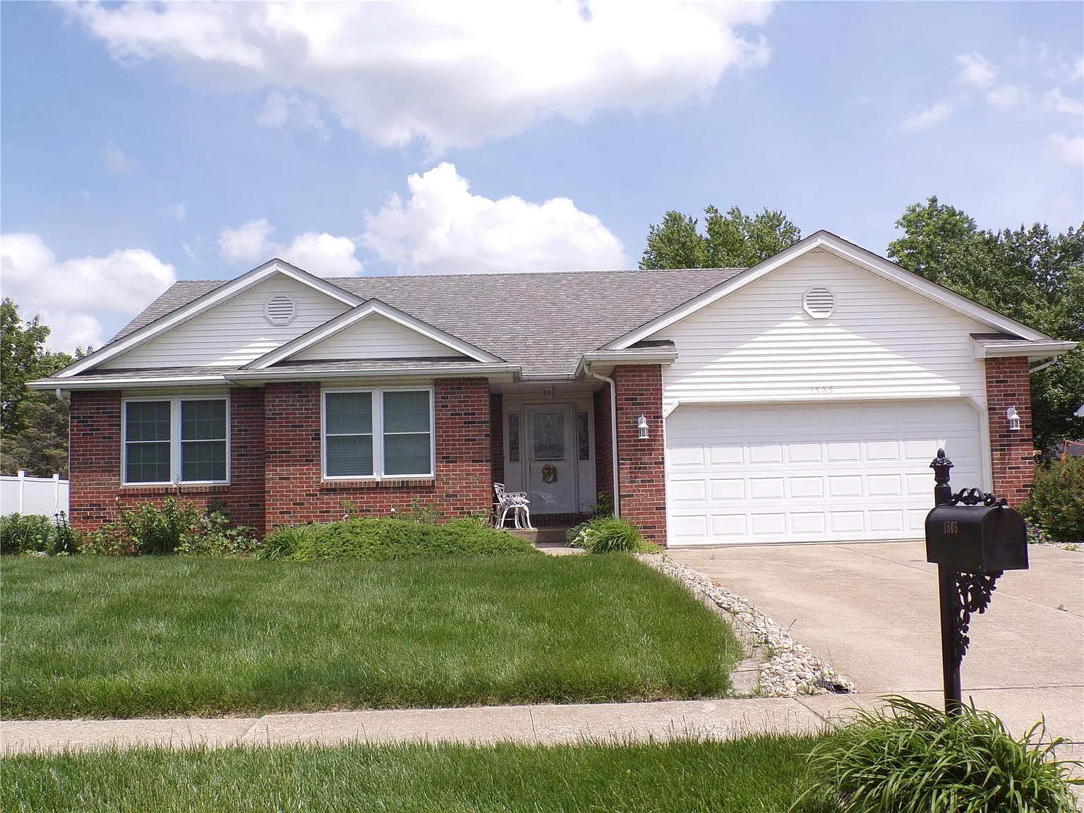 1505 Prairie View Dr photo 1