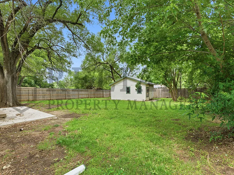 1415 N Prairie Ln — Photo 3