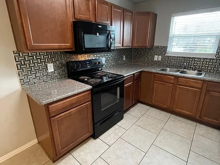 1101 Parkview Dr — Photo 7
