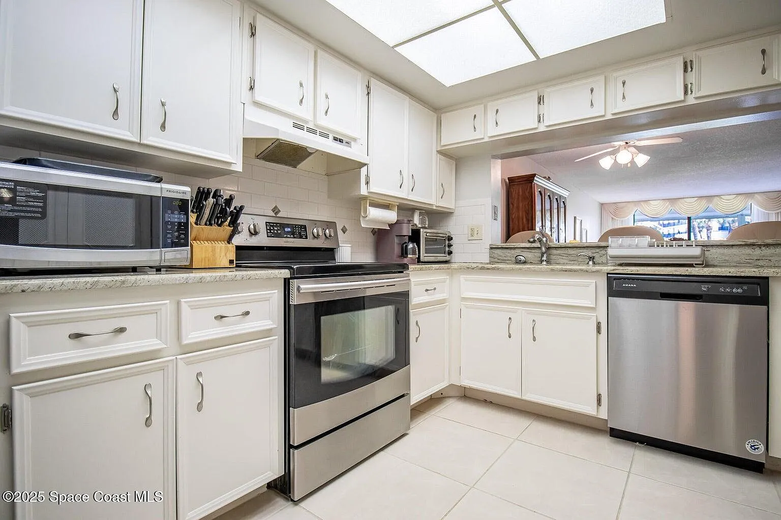 2 bed, 2.0 bath, 1317 sqft, $2,600 — Photo 2