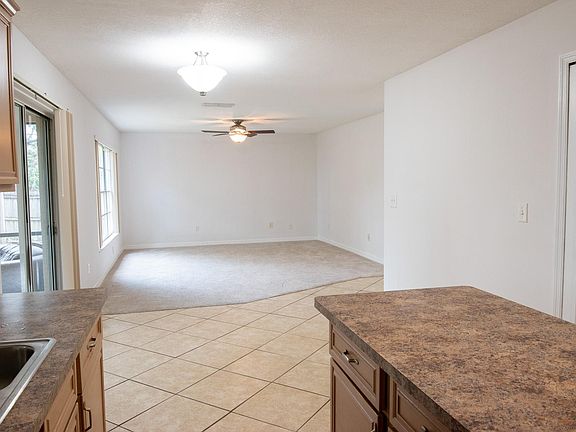 5th image of 1073 Sugarberry Trl