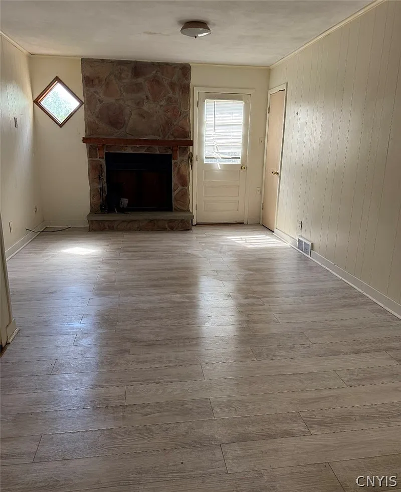 4 bed, 2.0 bath, 1801 sqft, $2,800 — Photo 2
