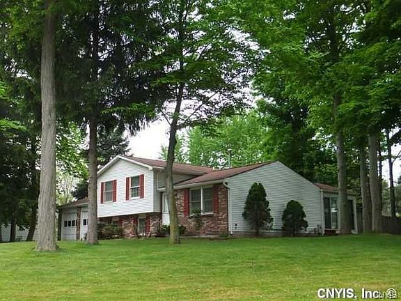 2nd image of 11 Steeplechase Ln