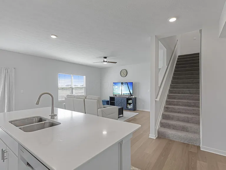 758 Leslie Dr — Photo 18