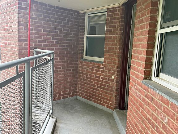 4th image of 71 Strawberry Hill Ave #416