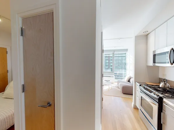 550 West 54th Street image 1 of 31