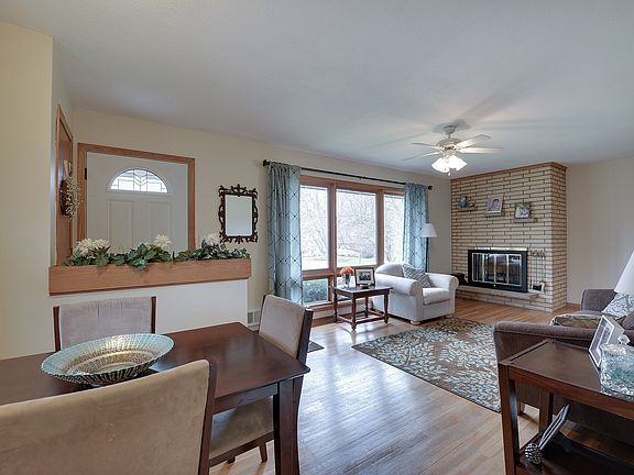 4th image of 1101 Lynde Dr NE