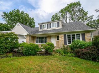 24036 Wimbledon Rd, Shaker Heights, OH 44122