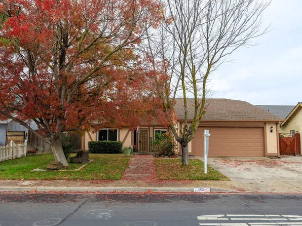 46 Willowood Dr, Oakdale, CA 95361