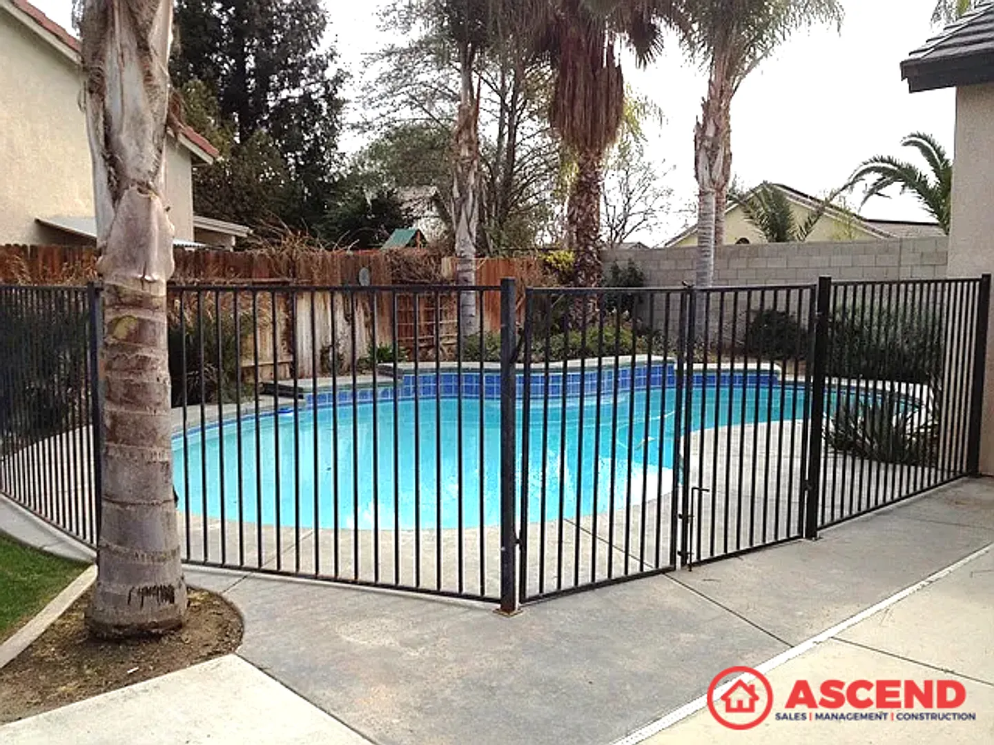 Spacious 4-Bedroom, 2-Bath Bakersfield Home with Pool & 3-Car Garage 93313 — Photo 3