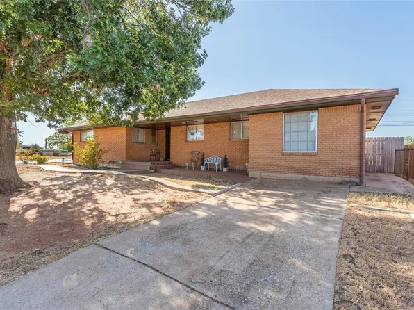 1200 Barker Rd, Clinton, OK 73601