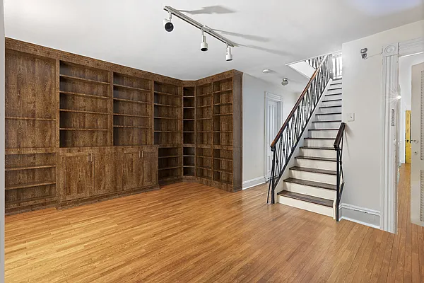 Rented by Compass | media 19