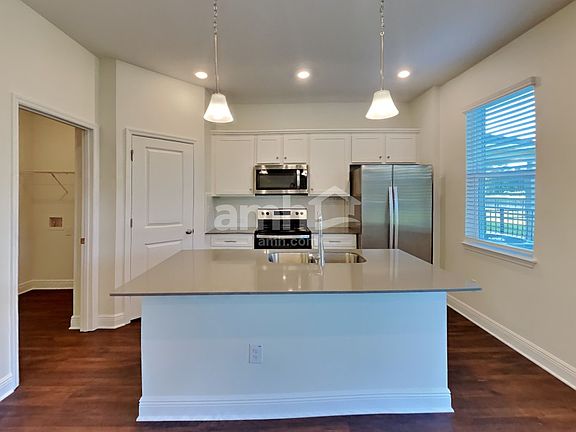 4th image of 27318 Saint Andrews Ave
