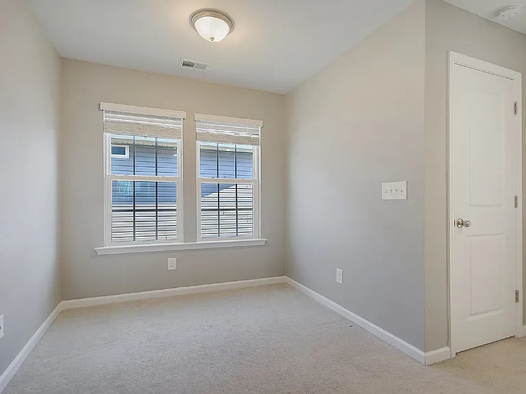 838 Redbud Ln — Photo 14