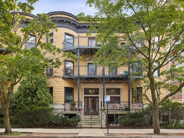 941 W Gunnison St APT 1W, Chicago, IL 60640