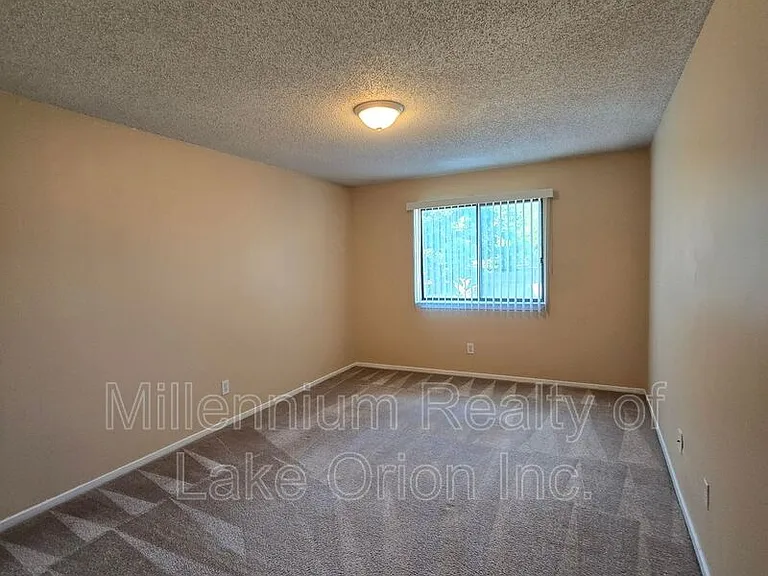 25 Louck St #16 — Photo 11