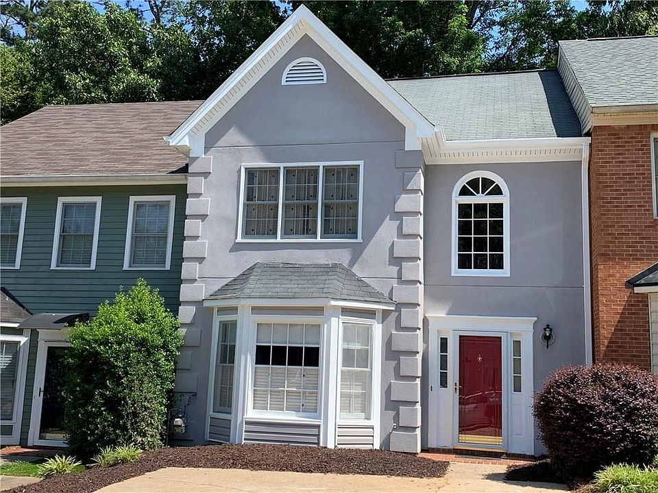 1st image of 527 Salem Woods Dr SE
