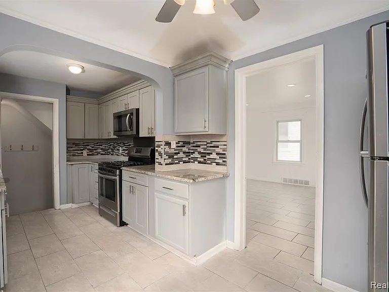 4781 Williamson St — Photo 7