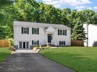 66 Hunters Crossing Dr, Coventry, RI 02816