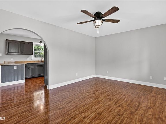 4th image of 107 Colony St