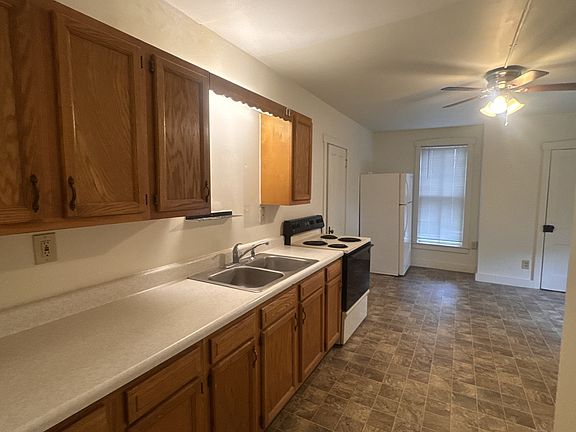 3rd image of 143 S Main St
