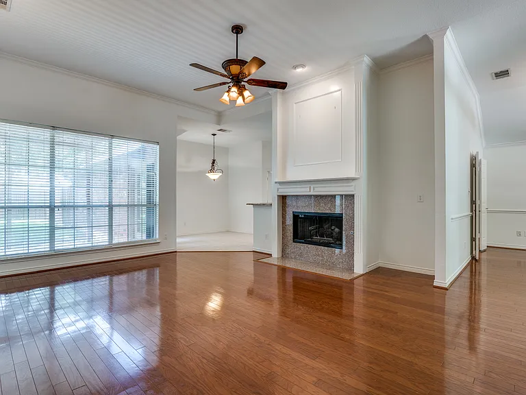 313 Bricknell Dr — Photo 3
