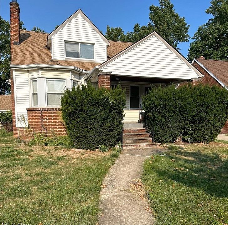 1st image of 792 E 232nd St