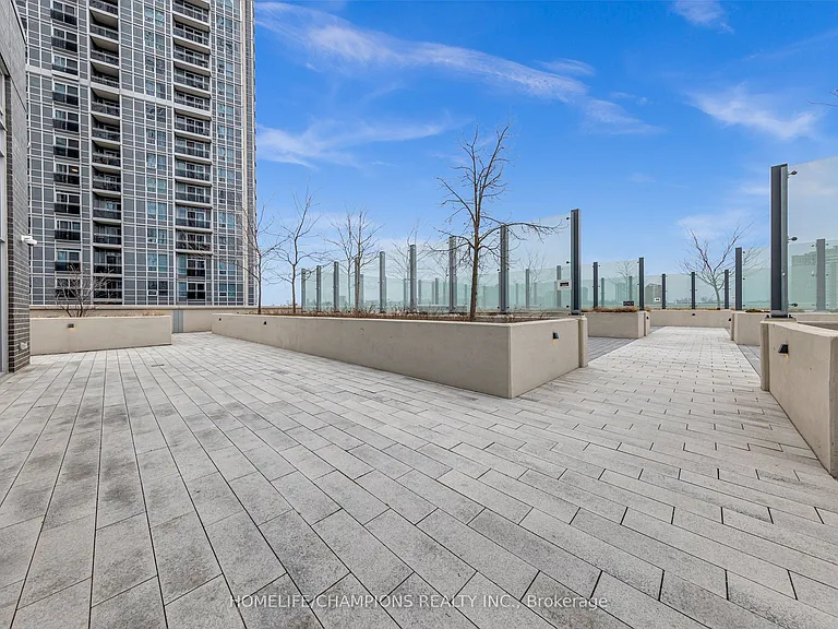 225 Village Green Sq #Penthouse 08 — Photo 37