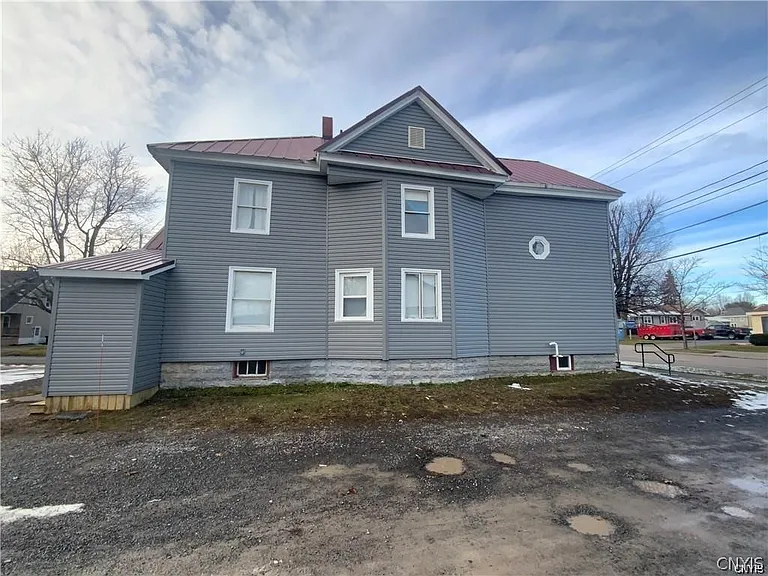 1628 State St — Photo 12