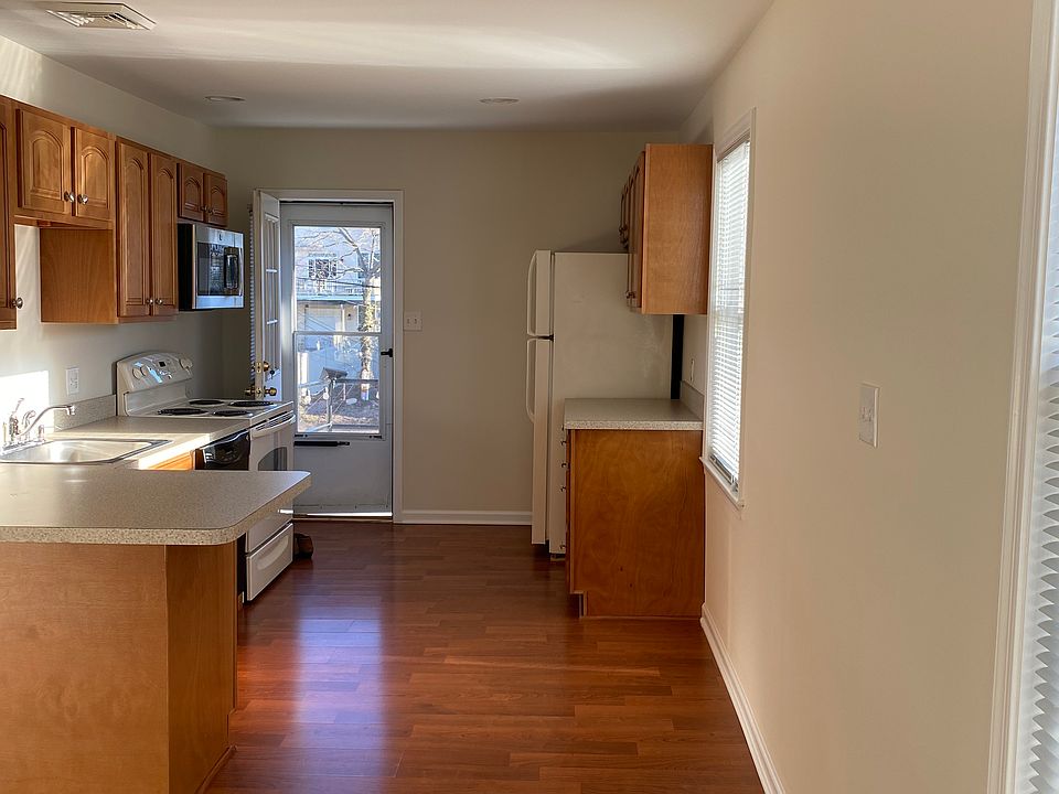 Living area to kitchen