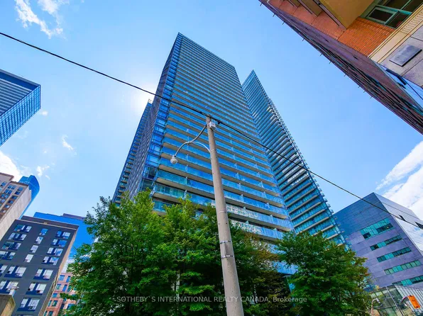 37 Grosvenor St #2107, Toronto, ON M4Y 3G5